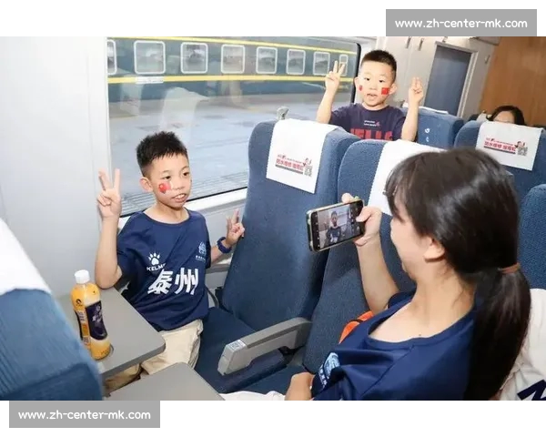 泰州球迷误闯徐州专列被 “宠成家人”：一场跨越球场的温情邂逅